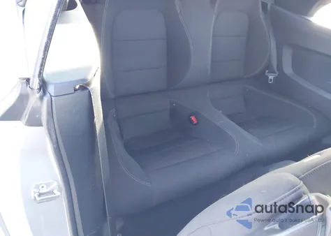 2015 Ford Mustang V6 z USA, uszkodzony, nr VIN 1FATP8EM8F5372142